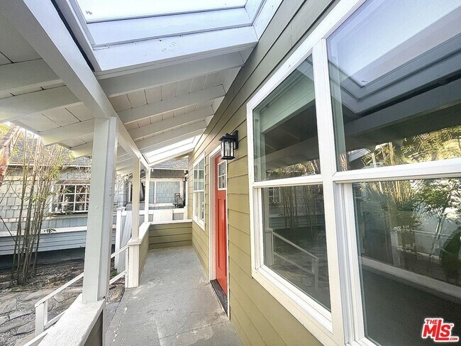 Foto del edificio - 129 Clubhouse Ave
