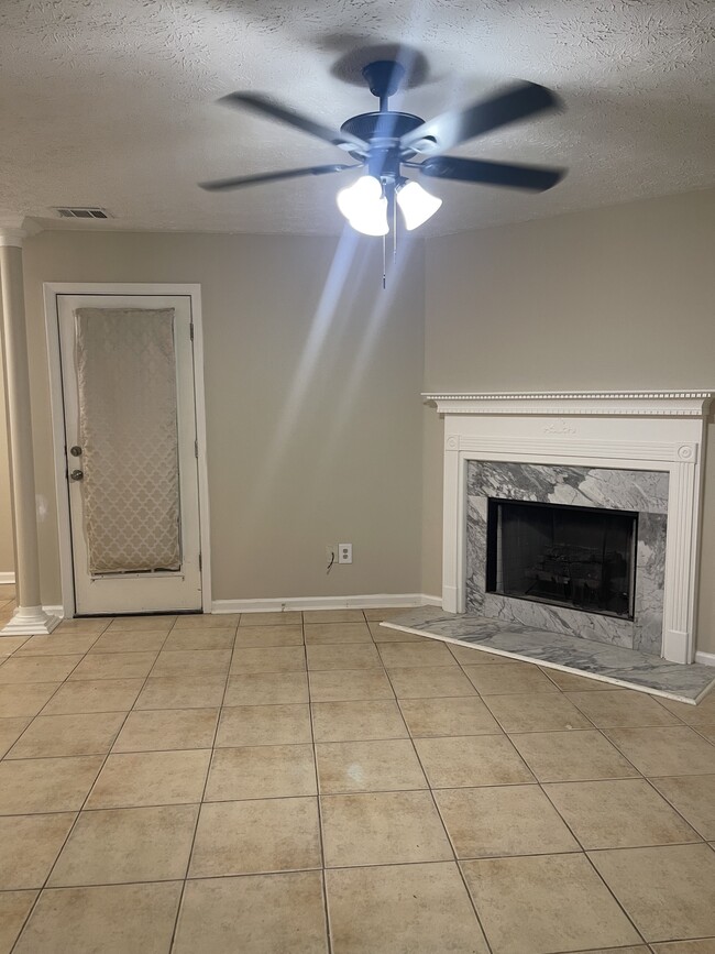 Foto del edificio - 5669 Wind Gate Ln