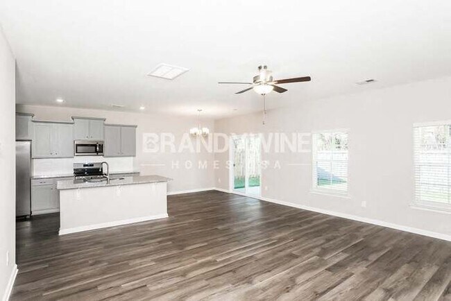 Foto del edificio - 559 Glenmanor Dr