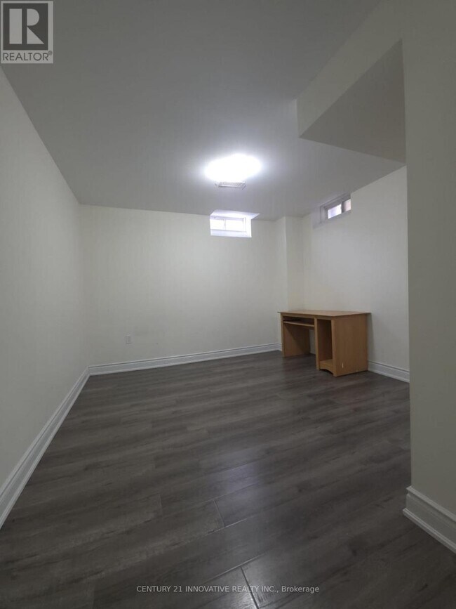 Building Photo - 86 Humberstone Cres