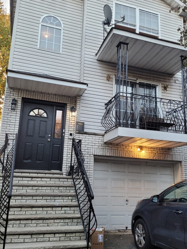 Building Photo - 130 Seymour Ave