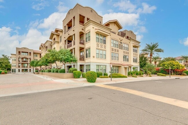 Building Photo - 7291 N Scottsdale Rd