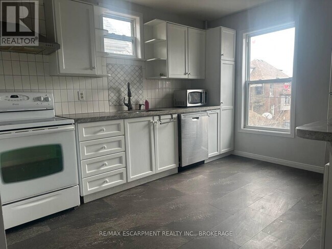 Photo du bâtiment - 64 Gage Ave S