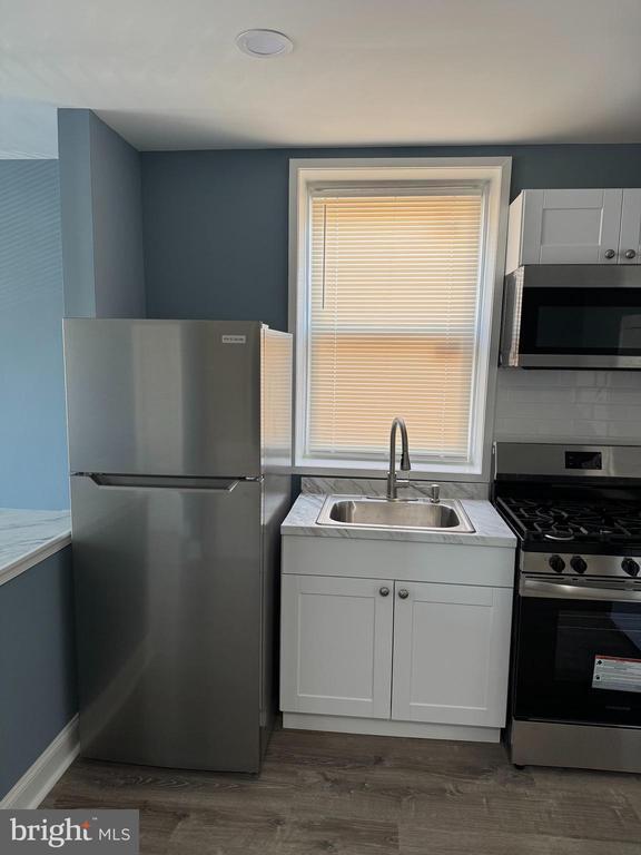 Building Photo - 5332 Pine St