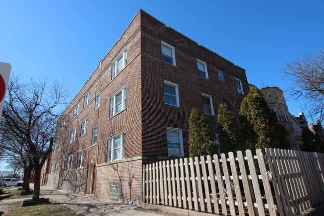 Foto del edificio - 4406 W Belden Ave