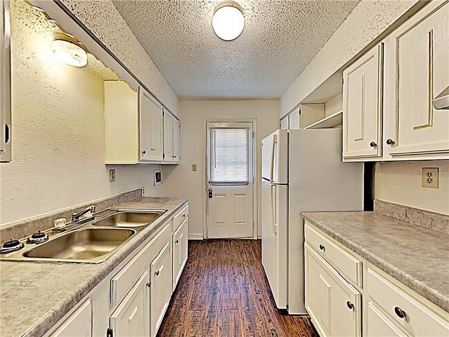 Foto del edificio - 500 Byron St