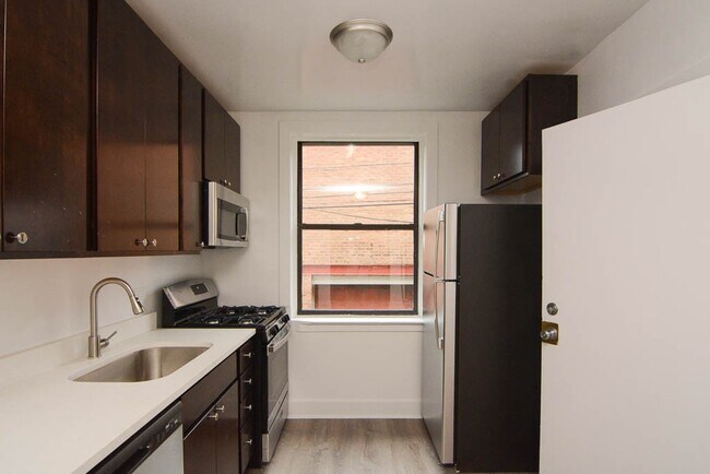 Foto del edificio - 2334.5 N Spaulding Ave