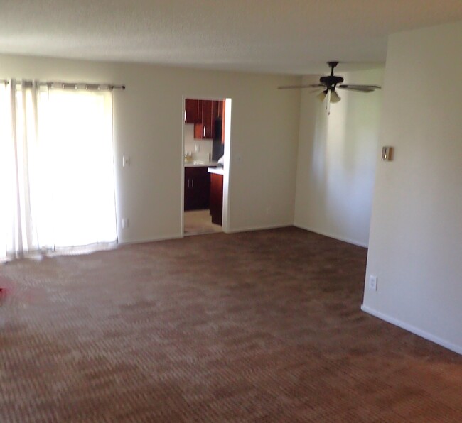 Living/Dining Area - 5651 Sumner Way