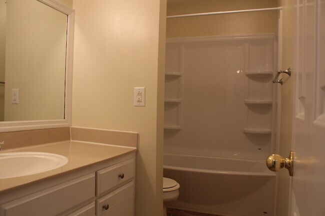 Building Photo - 114 Deer Point Ln