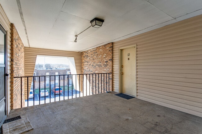 Building Photo - 370 Wallace Rd