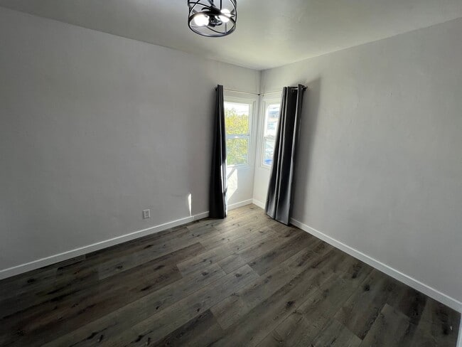 Building Photo - Fully Renovated 2 Bedroom 2 Bathroom in Ci...