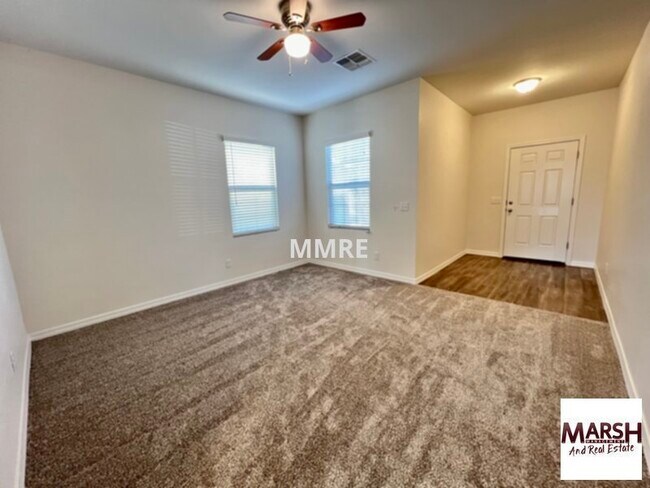 Foto del edificio - Beautiful 2-story home with 5 bedrooms plu...