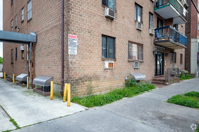 Building Photo - 13218 Avery Ave
