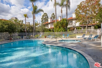Building Photo - 1470 Palisades Dr