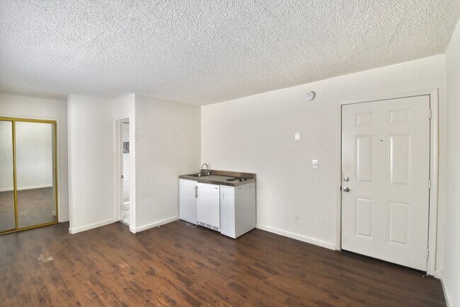 Building Photo - 5321 Agnes Ave