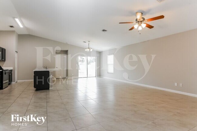 Foto del edificio - 490 SW Homeland Rd