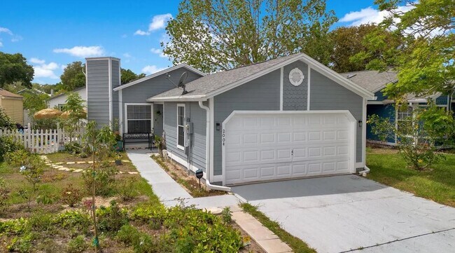 Building Photo - 2004 S Plainfield Dr