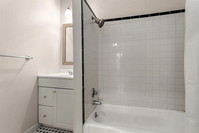 Building Photo - 668 Tremont St