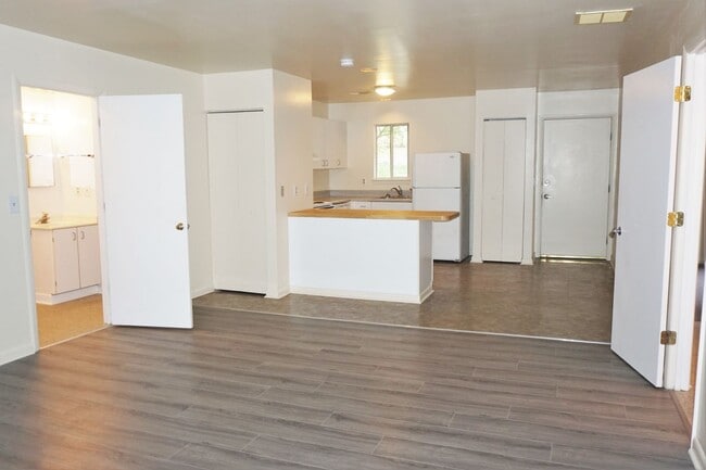 Building Photo - 103 Westerly Ave