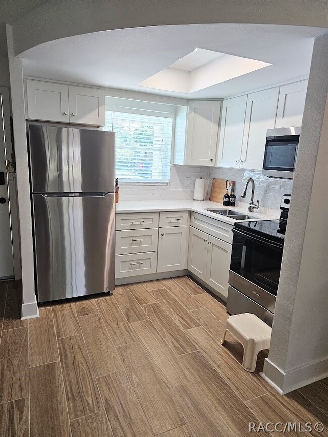 Building Photo - 1412 SE Paradise Ave