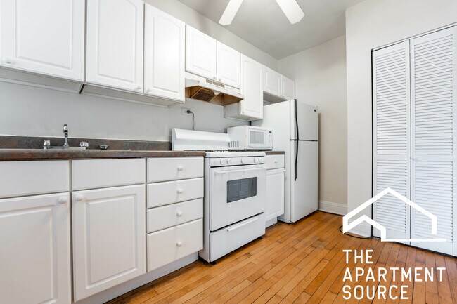 Building Photo - 1947 W Winnemac Ave