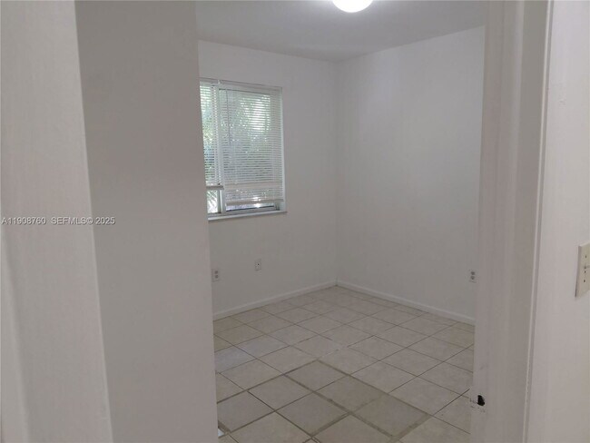 Foto del edificio - 13950 NE 2nd Ave