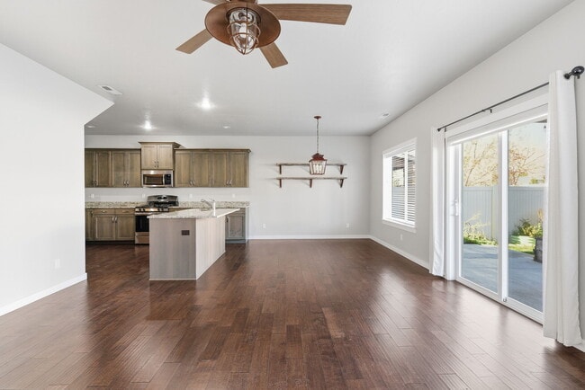 Building Photo - 9138 W Tillamook Dr