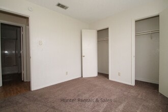 Building Photo - 1100 Goodhue Dr