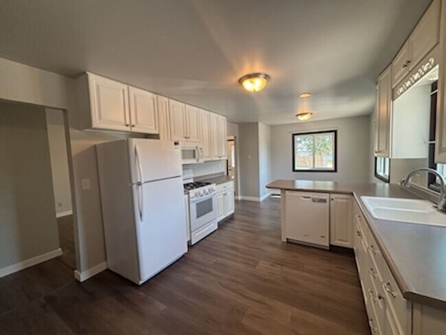 Foto del edificio - 3 BEDROOM | 2 BATH | SPACIOUS RAPID VALLEY...