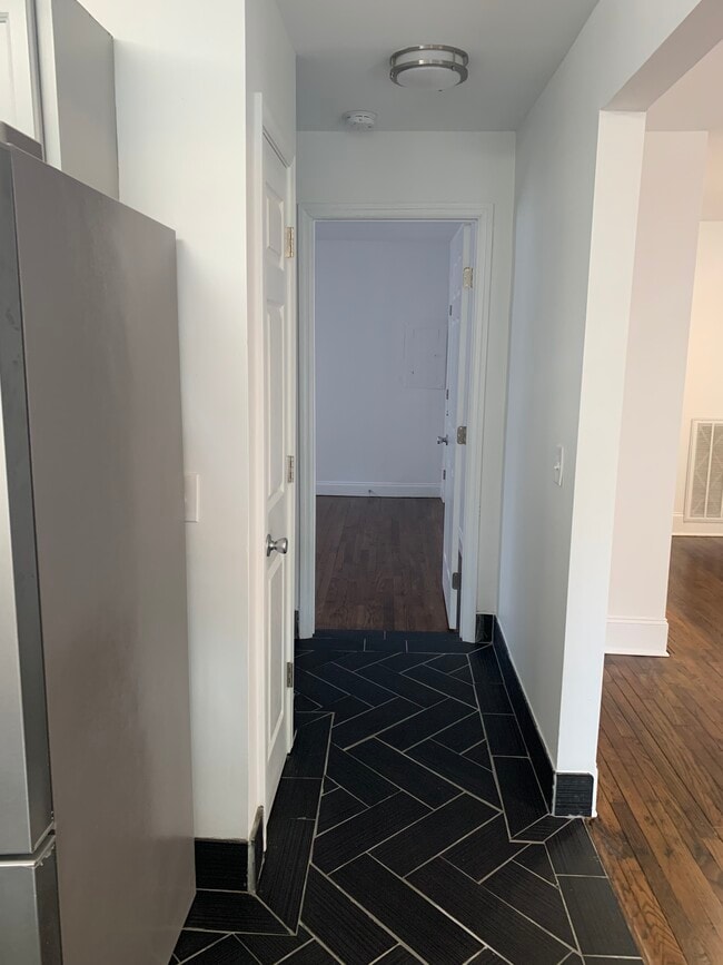 Building Photo - 1401 Villa Pl