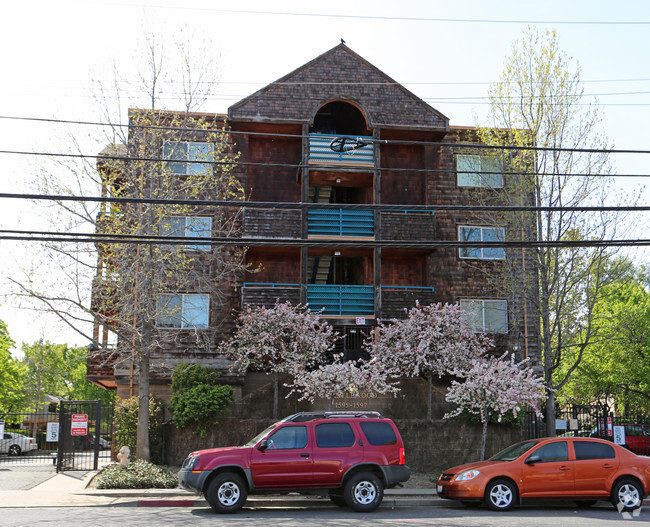 Building Photo - Castlewood Apartments