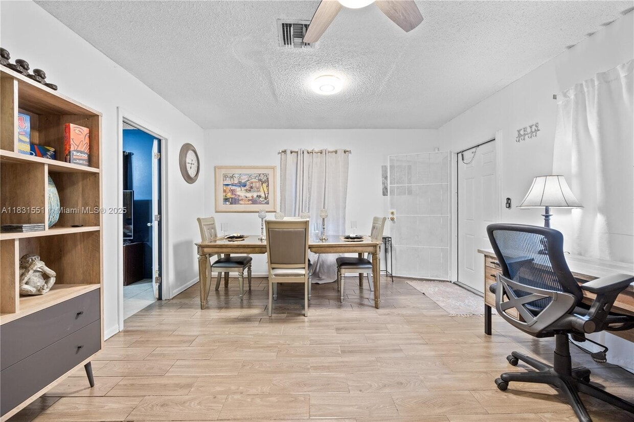 Primary Photo - 600 NW 99th St
