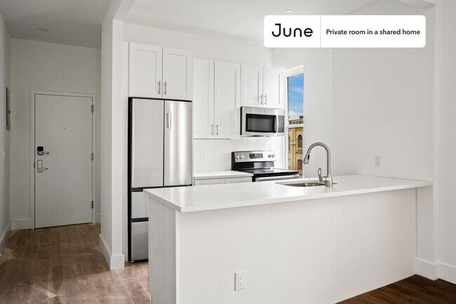 Building Photo - Private bedroom in 4 bed/1 bath Home