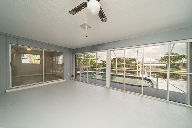 Foto del edificio - Welcome to your dream rental in Cape Coral! This fully remodeled, MONTH TO MONTH available home.