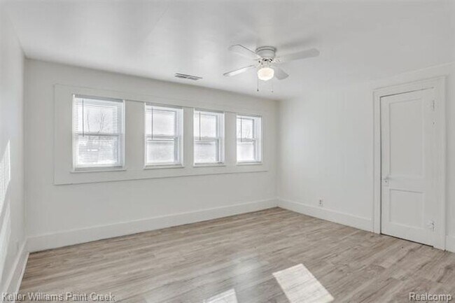Foto del edificio - 7559 Studebaker Ave