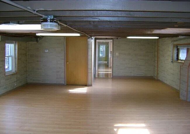 Building Photo - 2744 N Bosworth Ave