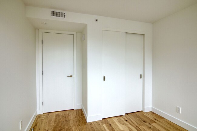 Photo du bâtiment - 3460 Rue Peel