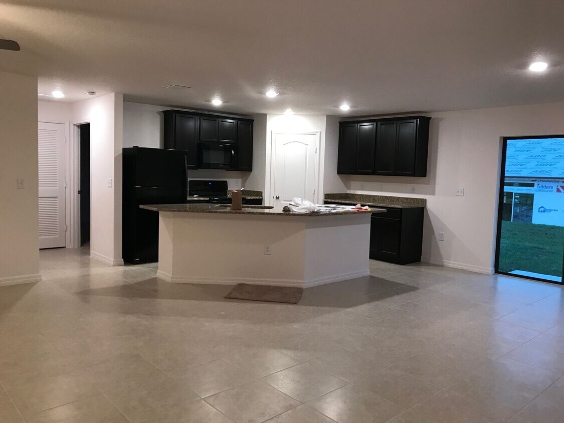 Foto del edificio - Beautiful 3 bedroom, 2 bathroom LGI home i...