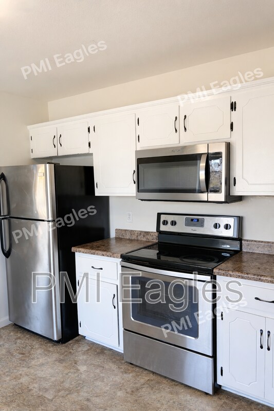 Foto del edificio - 1004 Bush Ave