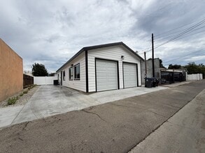 Building Photo - 323 S Kroeger St