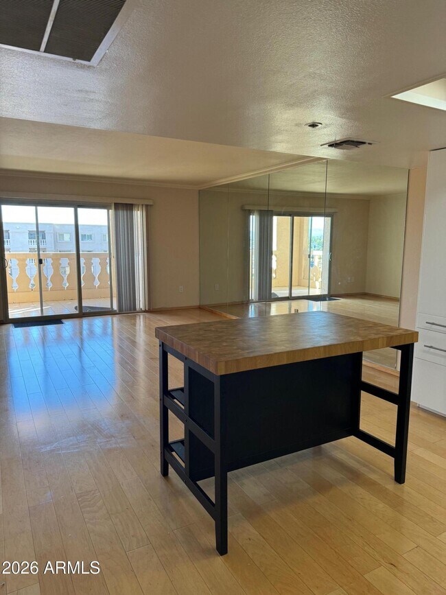 Foto del edificio - 7950 E Camelback Rd