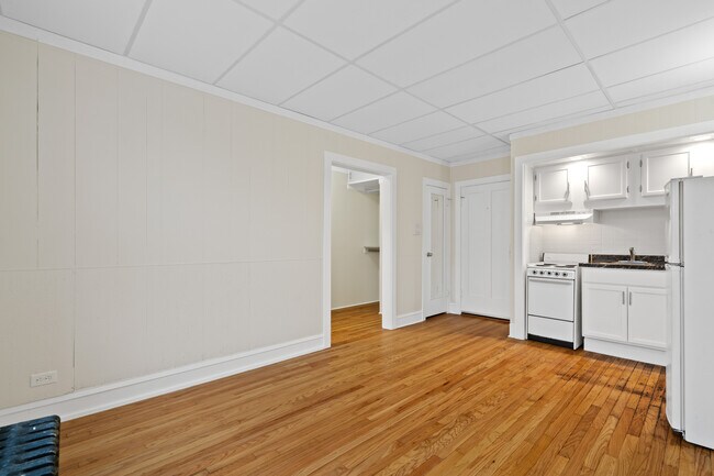 Building Photo - 1442 W Howard St