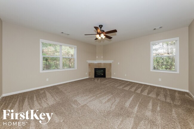 Building Photo - 7313 Blue Jay Way
