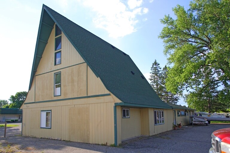 15 W 11th St, Litchfield, MN 55355 Apartments in Litchfield, MN