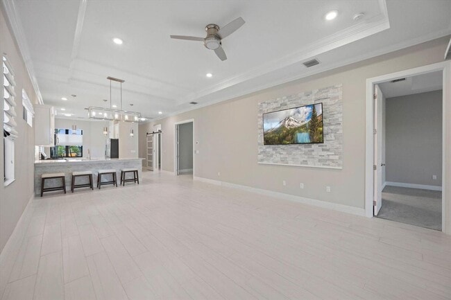 Building Photo - 16124 Key Biscayne Ln