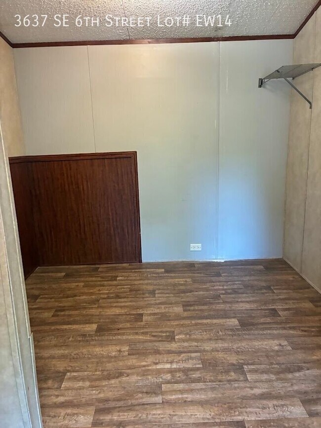 Foto del edificio - 3637 SE 6th St