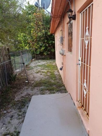 Primary Photo - 909 W 7th St