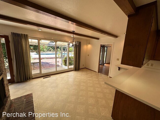 Building Photo - 4 br, 2 bath House - 957 Forest Lane
