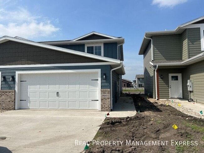Building Photo - 3 Bedroom 1.5 Bathroom Townhome