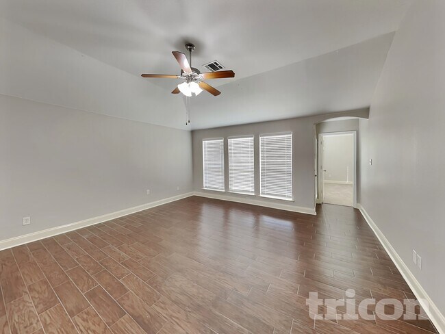 Foto del edificio - 1643 Hillside Dr